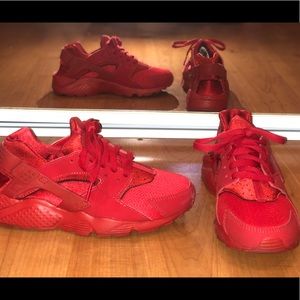 University Red Huaraches